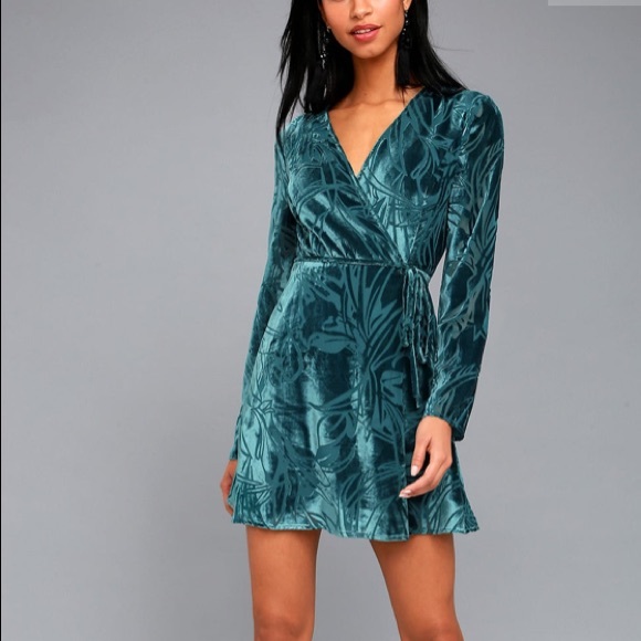 Lulus Dresses & Skirts - Lulu’s NWT Velvet Long Sleeve Wrap Dress